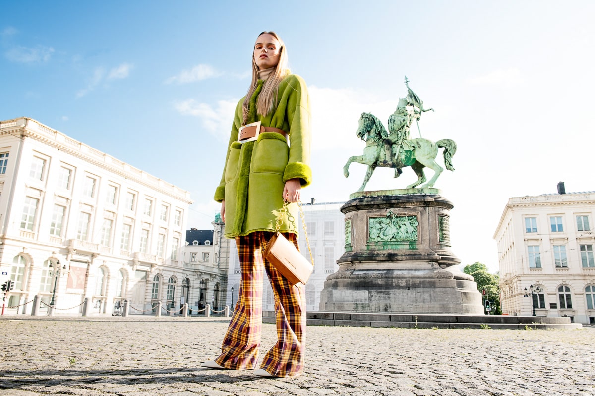 romy-manteau-chaud-confortable-col-ras-du-cou-agneau-retourne-peau-lainee romy-manteau-chaud-confortable-col-ras-du-cou-agneau-retourne-peau-lainee