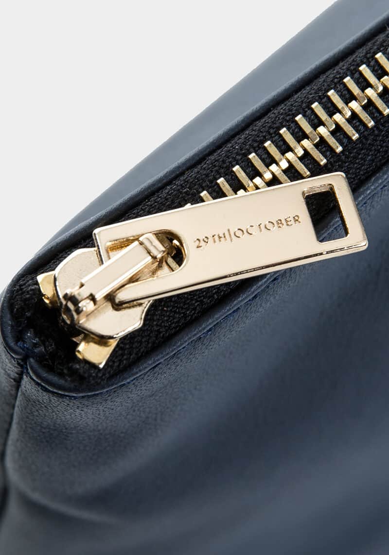 travel-luxury-pelle-blu-vitello-italian-detail-travel-trucco-pouch