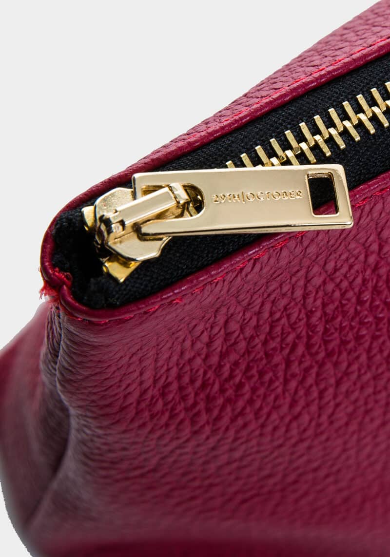 pochette-trousse-maquillage-voyage-luxe-cuir-rouge-veau-italien-detail-1