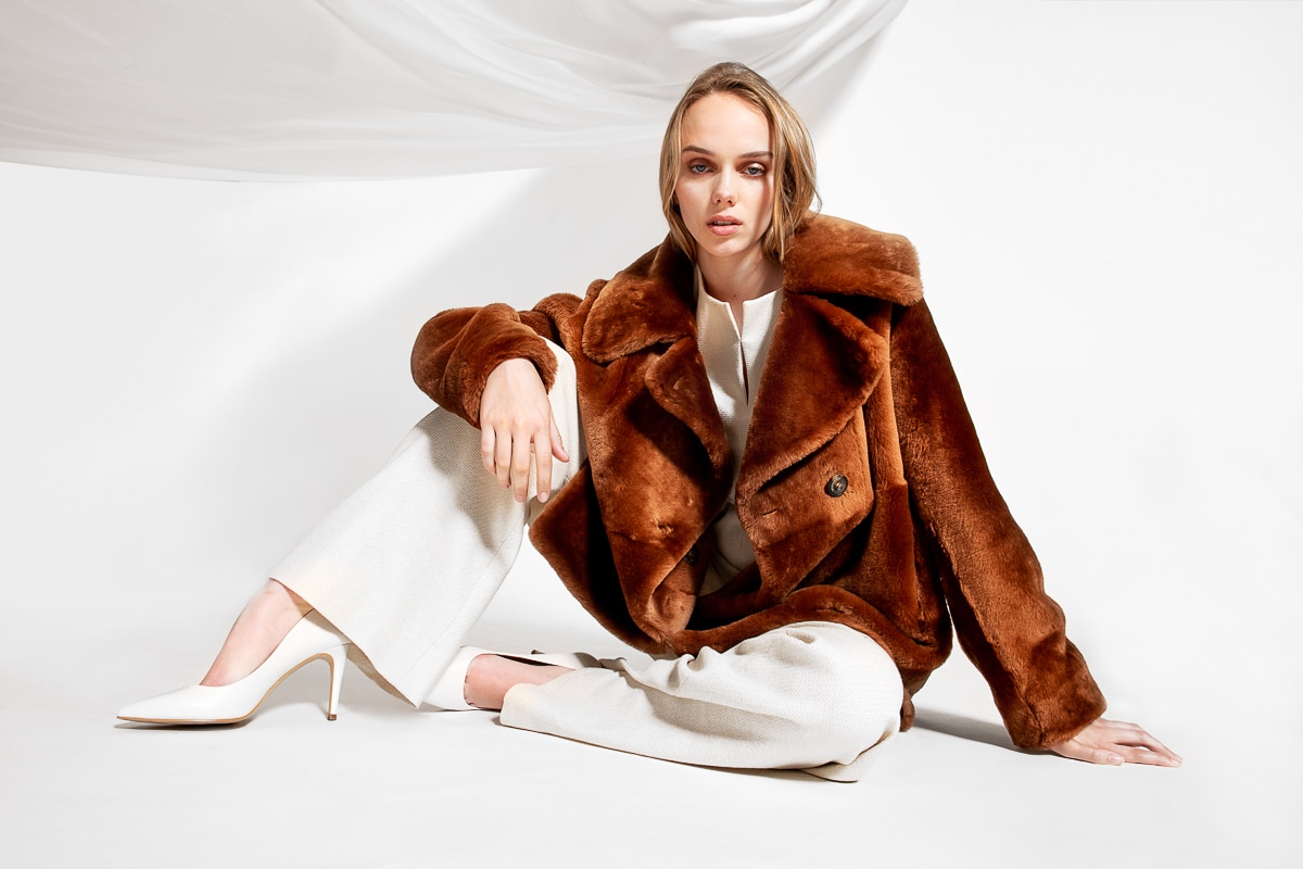 amaro-giacca-oversize-agnello-ritorno-lana-pelli-marrone amaro-giacca-oversize-agnello-ritorno-lana-pelli-marrone