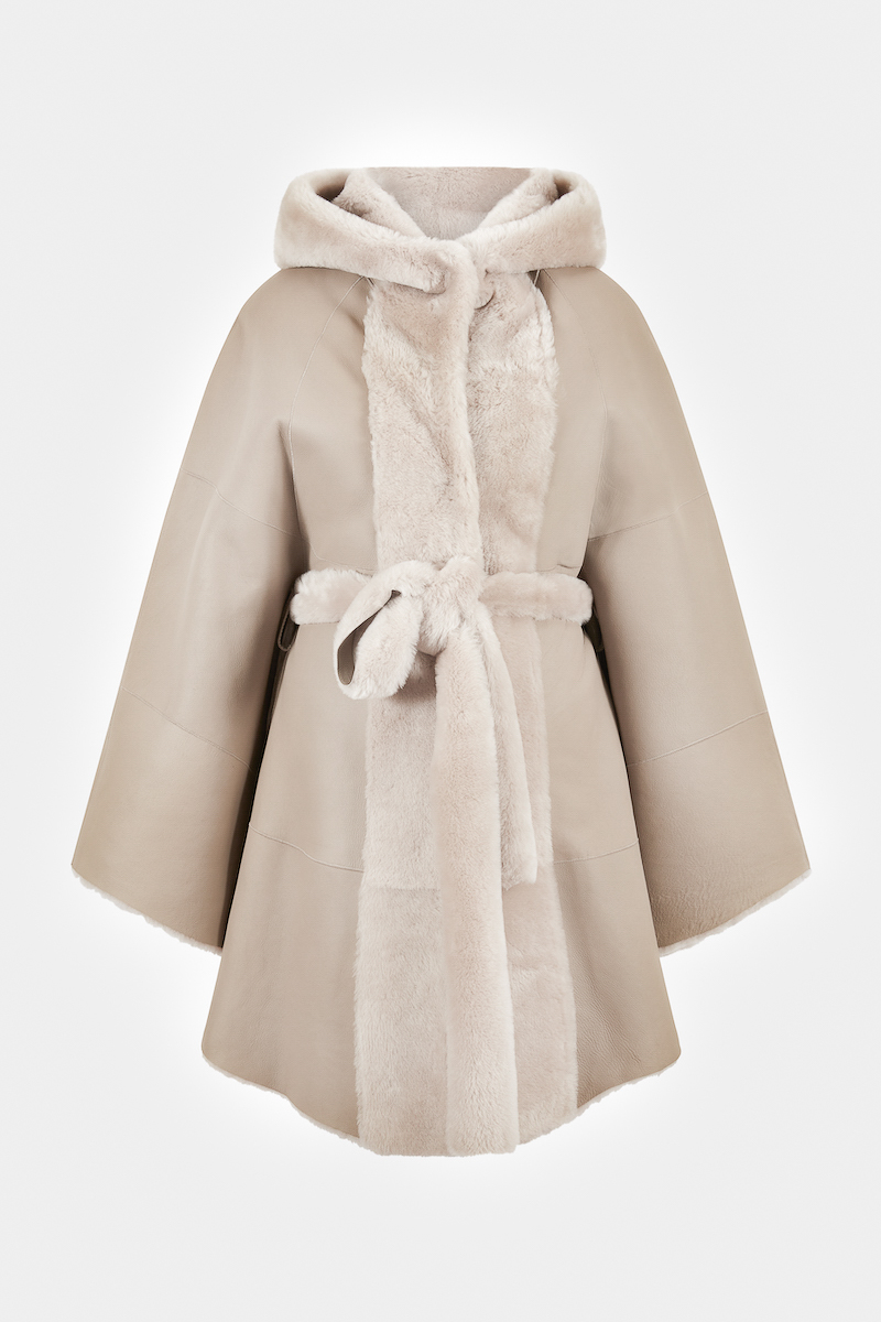 fabiana-cape-veste-elegante-chaude-confortable-capuchon-ceinture-agneau-retourne-peau-lainee