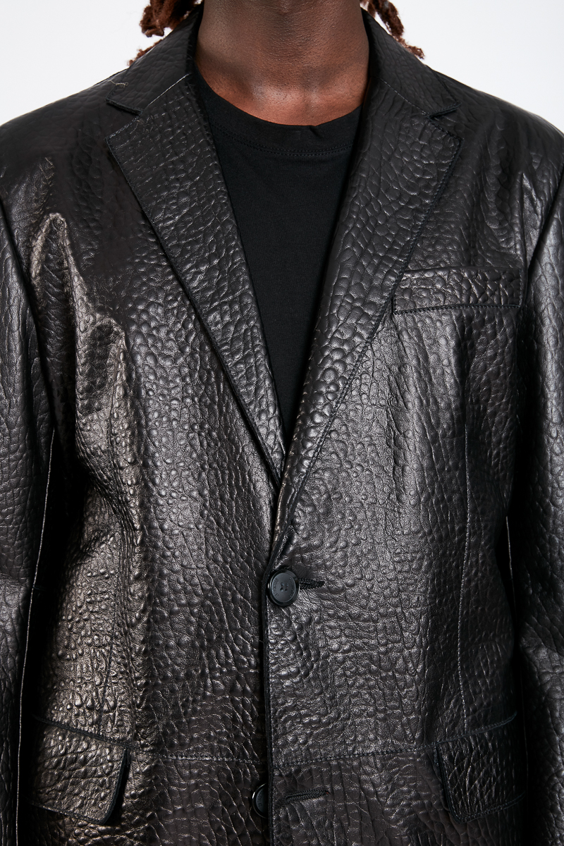 Max-blazer-col-revers-cuir-agneau-noir-impression-croco-detail