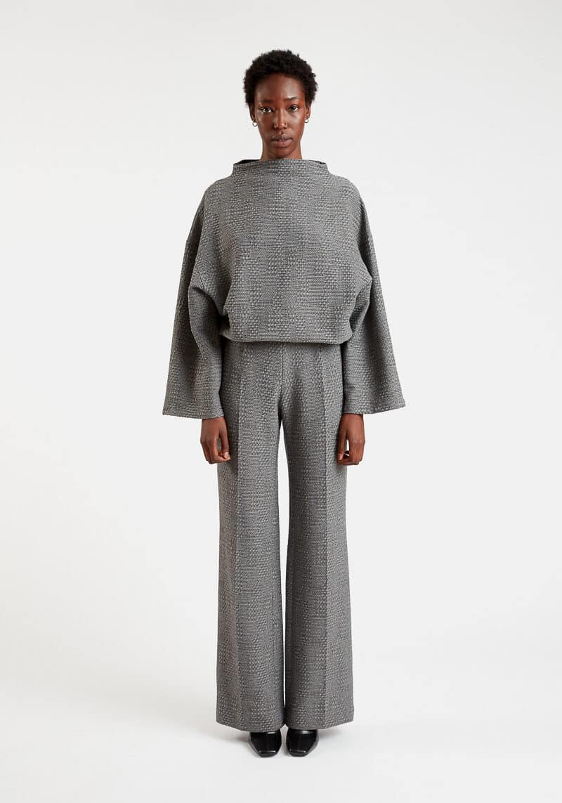 Fado-blusa-oversize-stretch-scollo-a-barchetta-maniche-larghe-lauren-pantaloni-dritti-cotone-viscosa-grigio-comodi-0