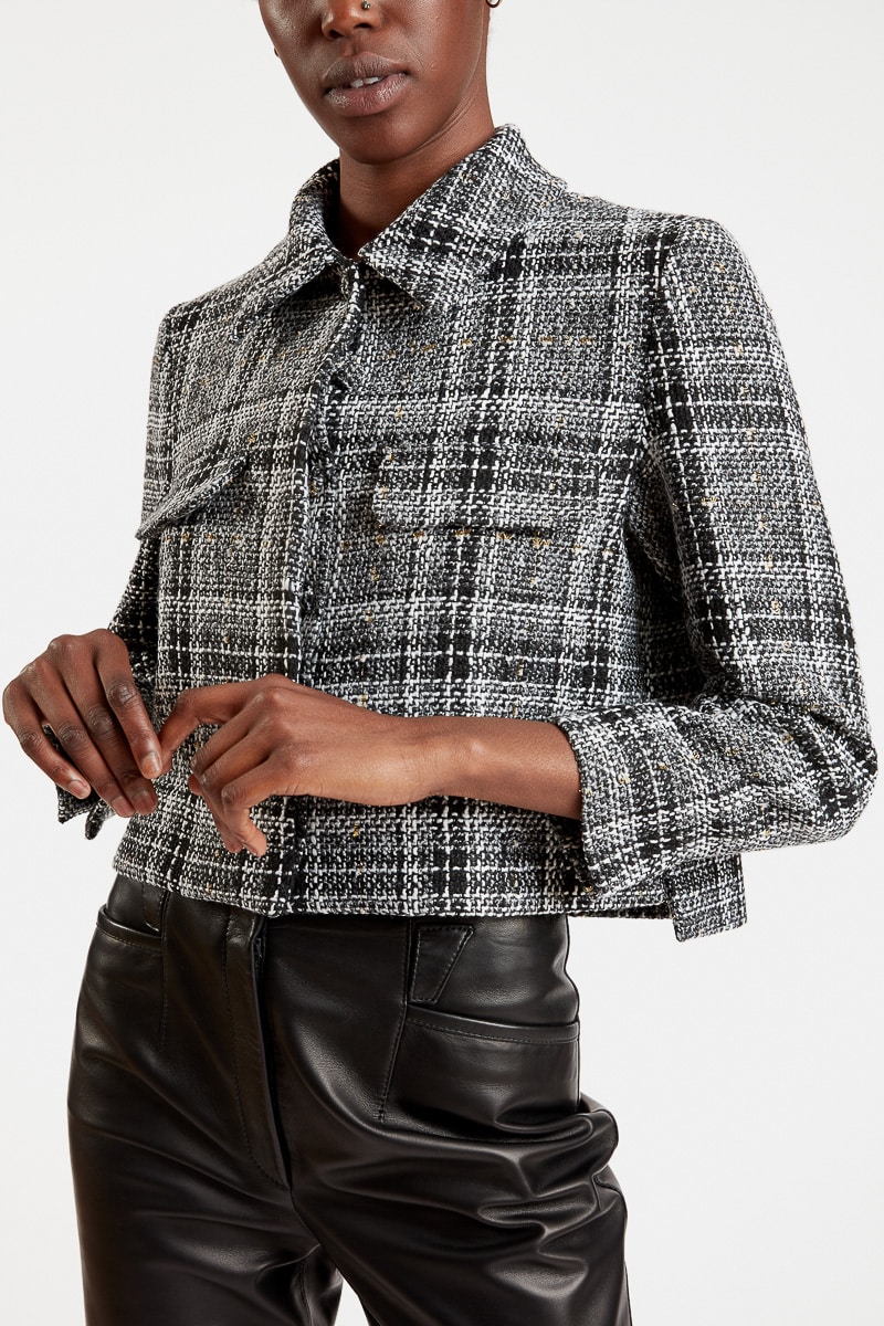 Fast-short-fitted-jacket-collar-shirt-false-chest-pockets-buttons-sleeves-three-quarter-trendy-29thoctober-4