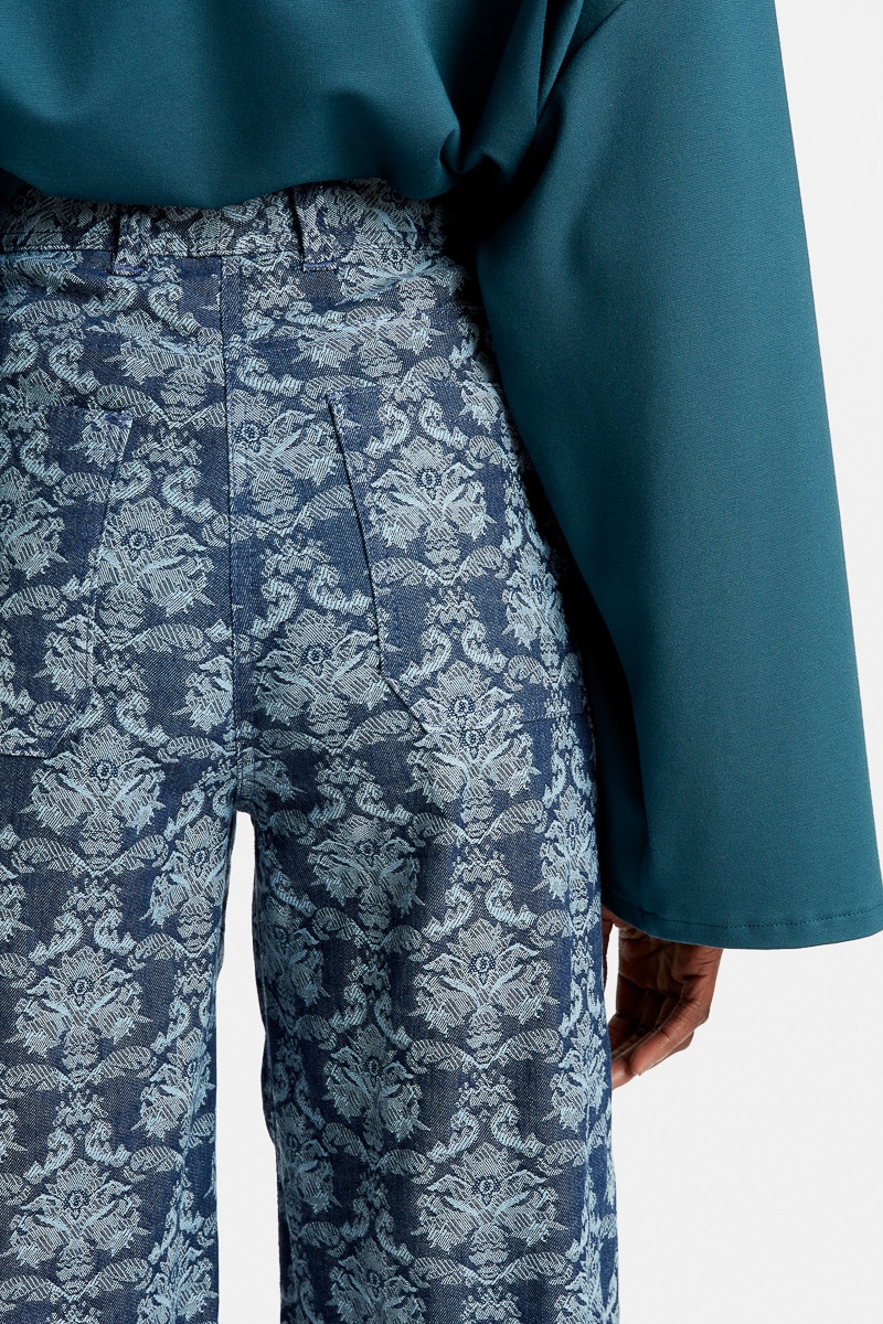 Filippa-trousers-high-waist-fit-wide-legs-elephant-legs-jeans-denim-printed-embroidered-70s-style-trendy-29thoctober-4