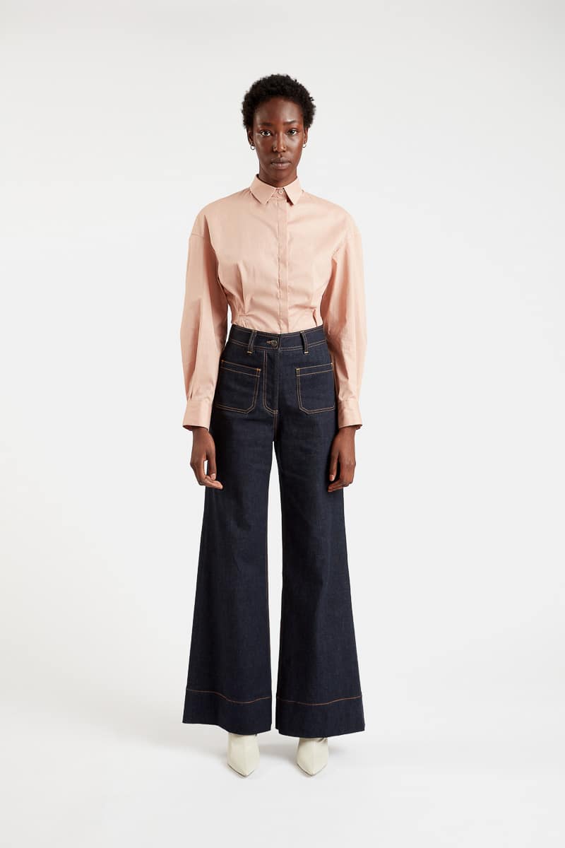 Gabriella-camicia-cotone-vita-aderente-maniche-larghe-rosa-pantaloni-filippa-vestibilità-larga-0-1