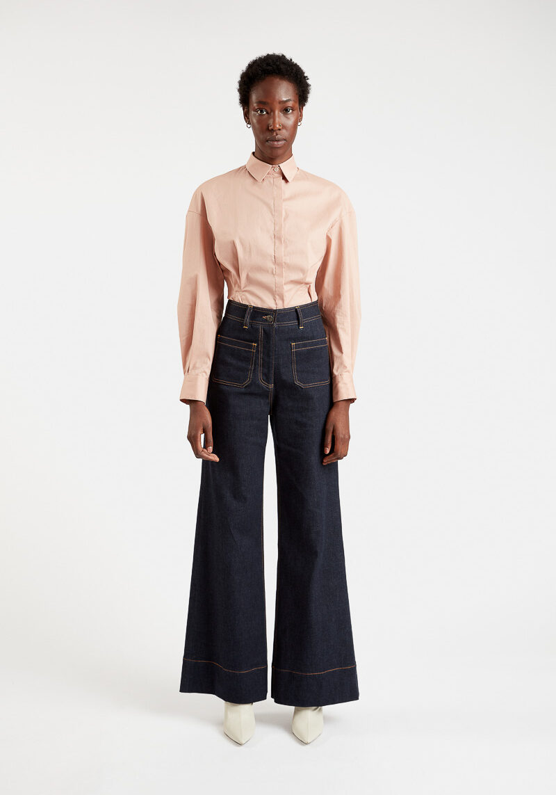 Gabriella-camicia-cotone-vita-aderente-maniche-larghe-rosa-pantaloni-filippa-vestibilità-larga-0
