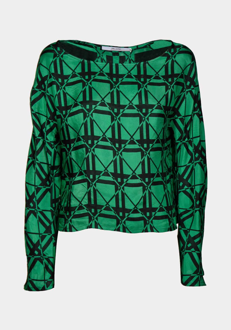 Gaelle-blouse-fluid-viscose-print-groen-zwart-wijde-mouwen-boot-hals-elegante-knoop