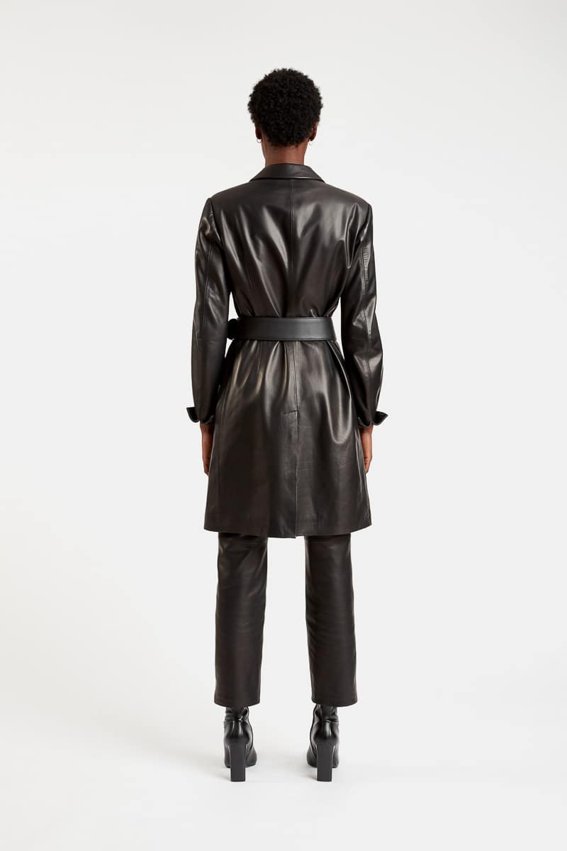 Gobi-lange-jas-blazer-leer-zwart-getailleerd-aangepaste-kraag-revers-zakken-knopen-trendy-29thoctober-3