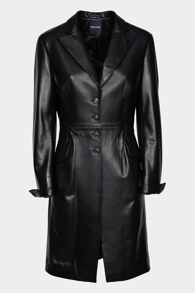 Gobi-longue-veste-blazer-cuir-noir-cintrée-ajustée-col-revers-poches-boutons-tendance-29thoctober-0