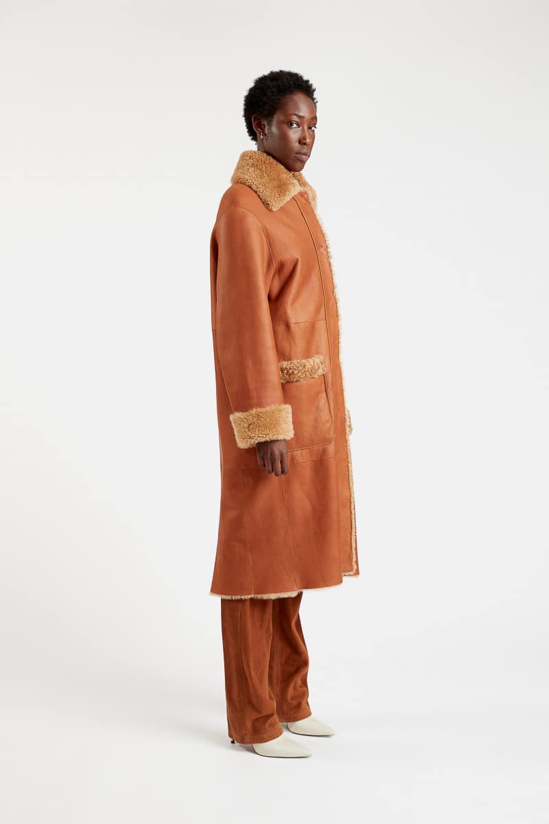 Mistrale-long-winter-coat-sheep-lamb-shearling-sheepskin-orange-clay-collar-shirt-patch-pockets-reversible2