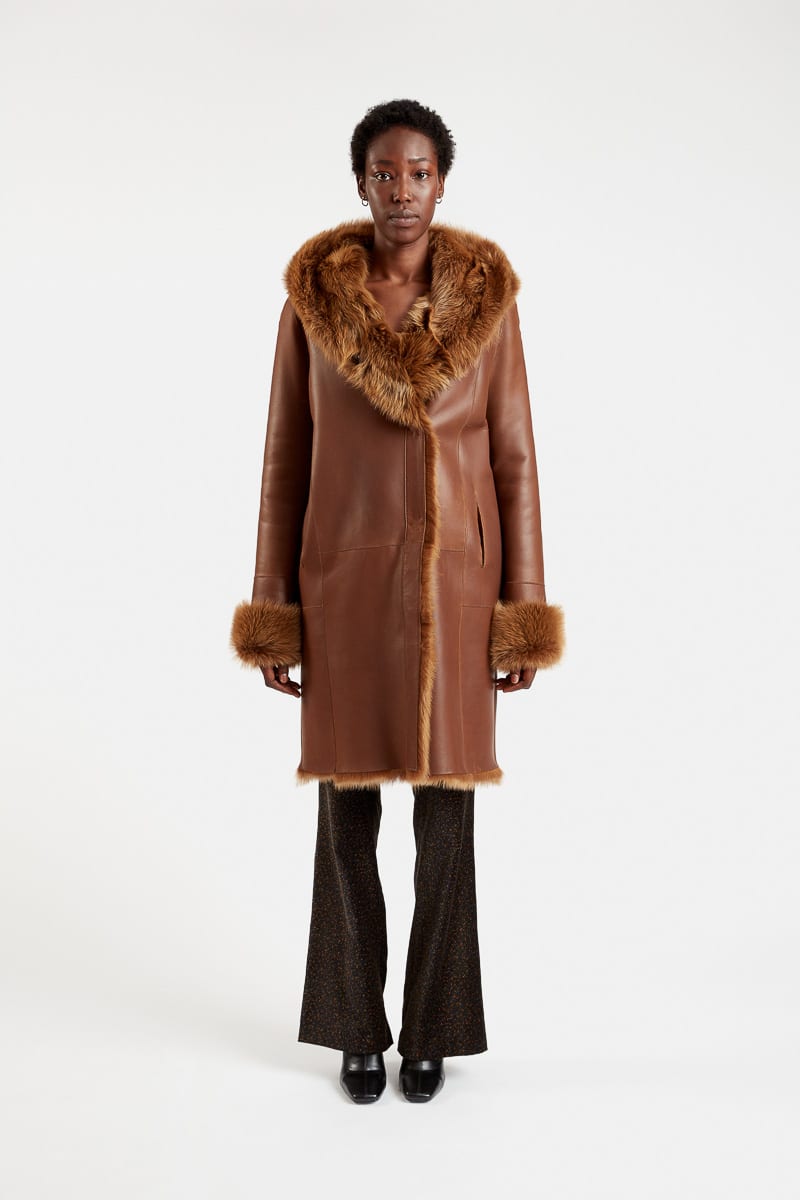 Nashville-winterjas-schapen-lam-shearling-shearling-leer-hazelnoot-capuchon-zakken-classic-straight-cut-1