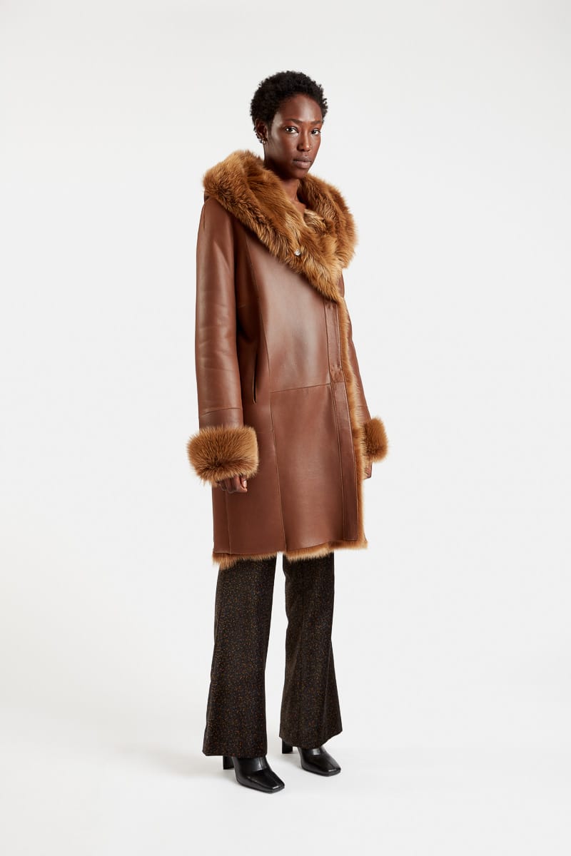 Nashville-winterjas-schapen-lam-shearling-shearling-leer-hazelnoot-capuchon-zakken-classic-straight-cut-2