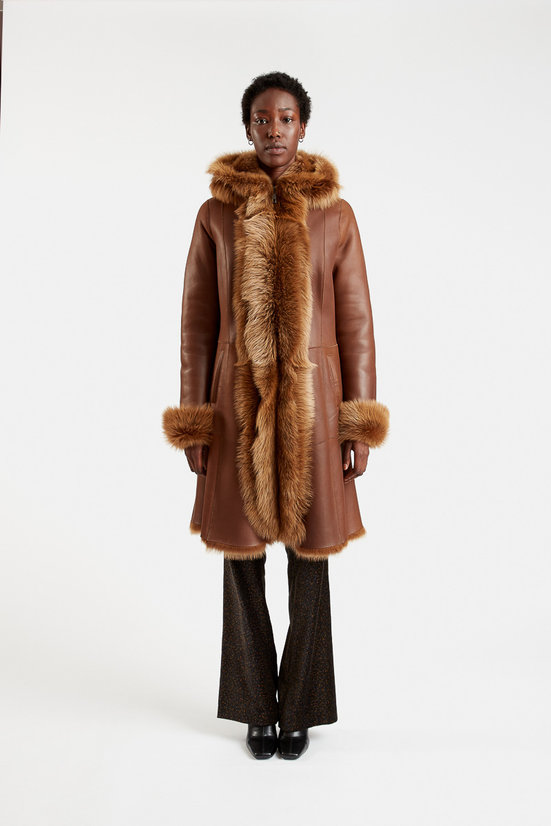 Victoire-long-coat-winter-sheep-lamb-Tuscan-turned-leather-hazelnut-hood-pockets-fitted-adjusted-elegant-1
