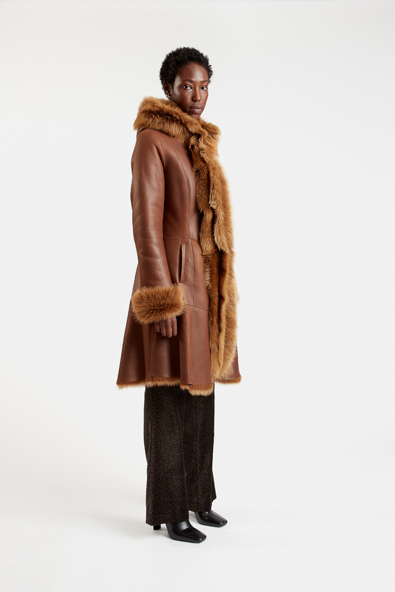 Victoire-long-coat-winter-sheep-lamb-Tuscan-turned-leather-hazelnut-hood-pockets-fitted-adjusted-elegant-2