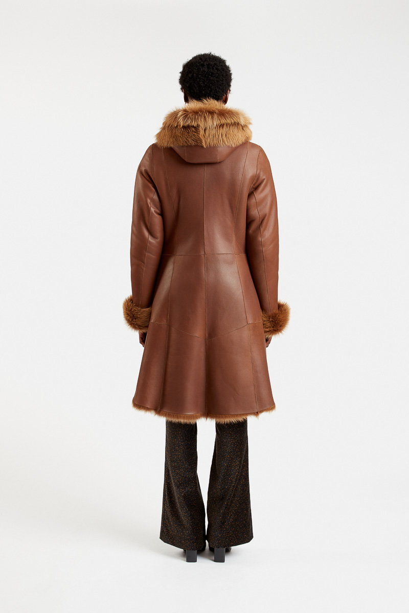 Victoire-long-coat-winter-sheep-lamb-Tuscan-turned-leather-hazelnut-hood-pockets-fitted-adjusted-elegant-3