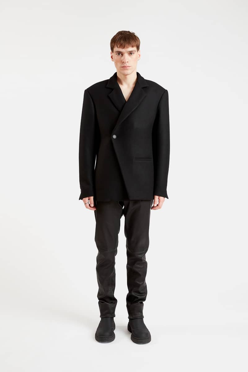 fu-giacca-doppiopetto-lana-erica-nero-caldo-comfort-design-minimalista-29ottobre
