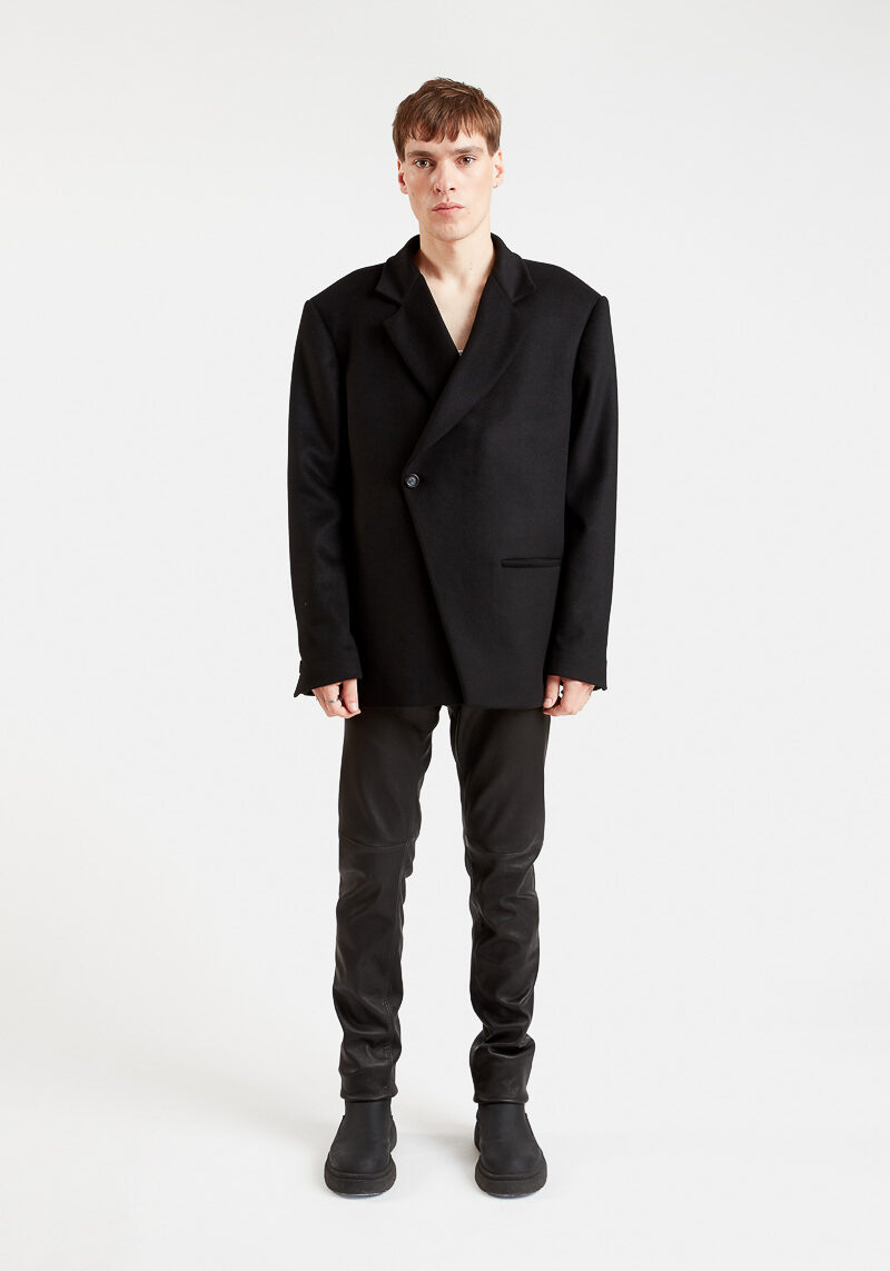 fu-veste-costume-croisée-laine-noire-chaude-tendance-minimaliste-design-29thoctober