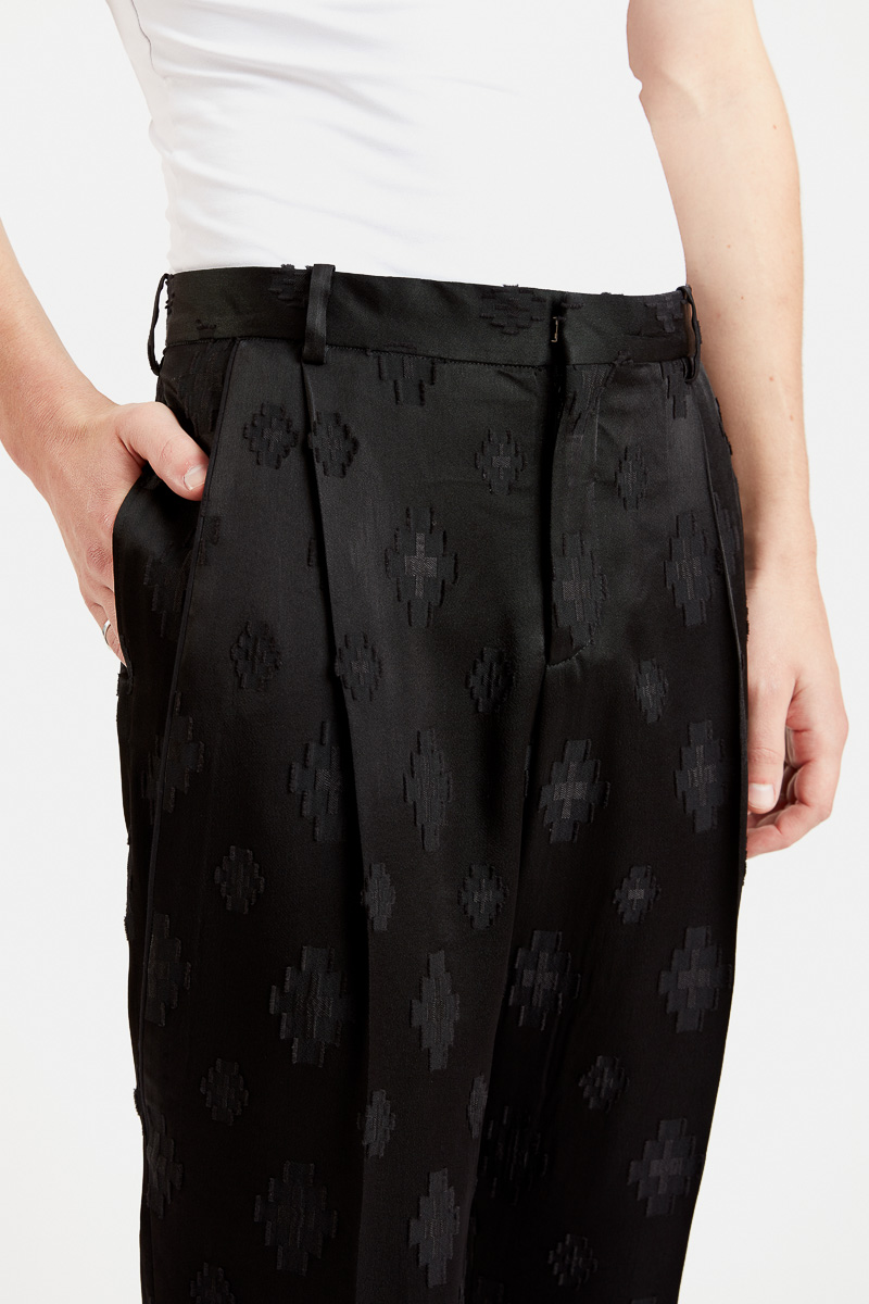 hi-trousers-comfort-with-darts-design-trendy-fashion-fabric-black-winter-29thoctober