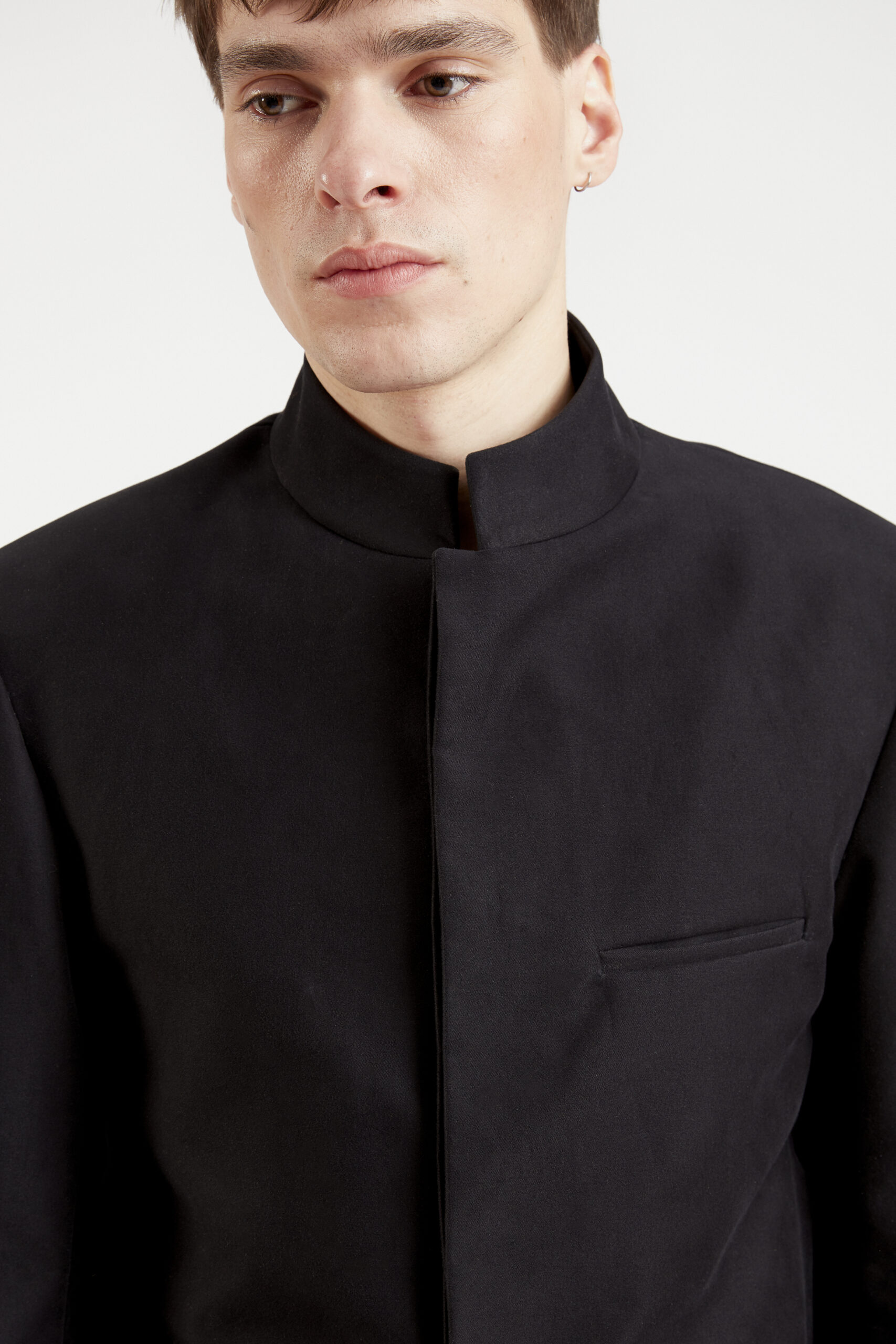 mizu-courte-veste-costume-col-officier-coton-japonais-noir-minimaliste-tendance-fashion-design-hiver-29thoctober