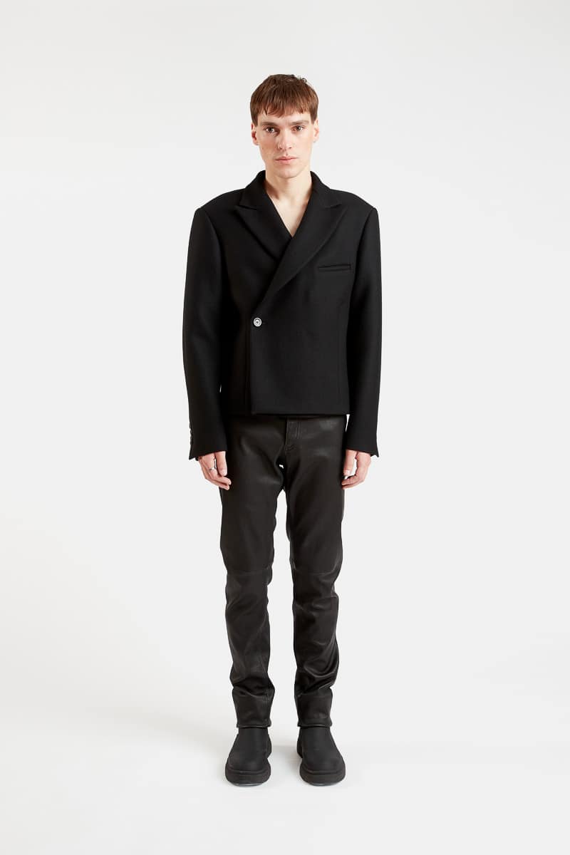 raiton-chaqueta-corta-disfraz-doble-botonadura-blazer-trendy-invierno-negro-lana-moteada-moda-diseño-minimalista-lujo-29 de octubre