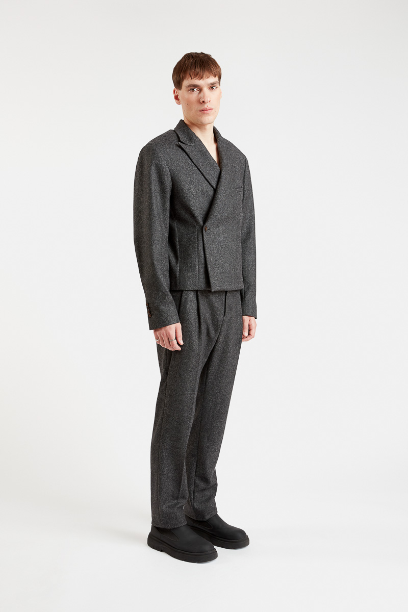 raiton-courte-jacket-suit-double-breasted-blazer-trendy-luxury-grey-wool-fashion-design-minimalist-29thoctober