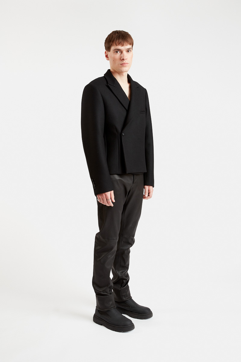 raiton-courte-veste-costume-blazer-croisé-tendance-hiver-laine-noire-chinée-fashion-design-minimaliste-hiver-29thoctober