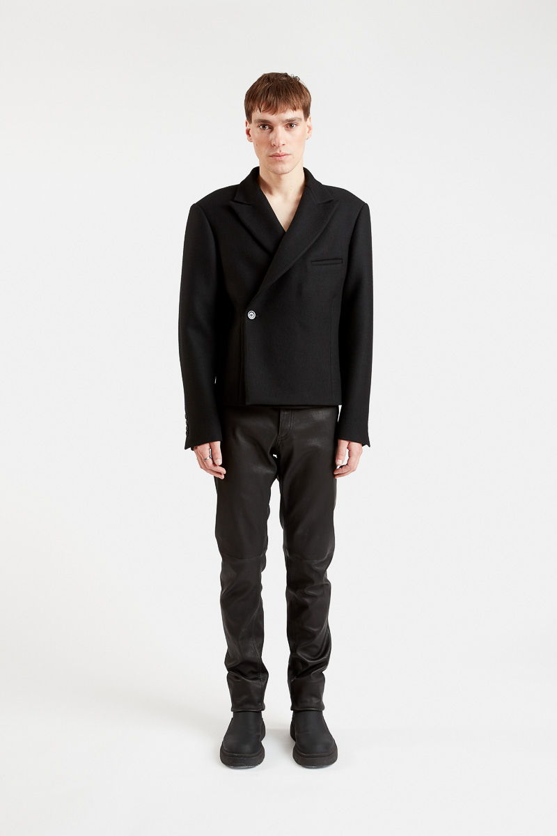 raiton-courte-veste-costume-blazer-croisé-tendance-hiver-laine-noire-chinée-fashion-design-minimaliste-luxe-29thoctober