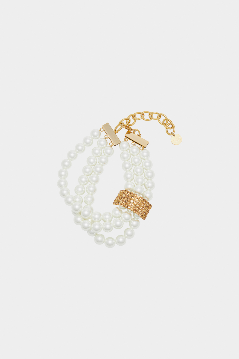 collier-choker-perles-or-élégant-charme-luxe