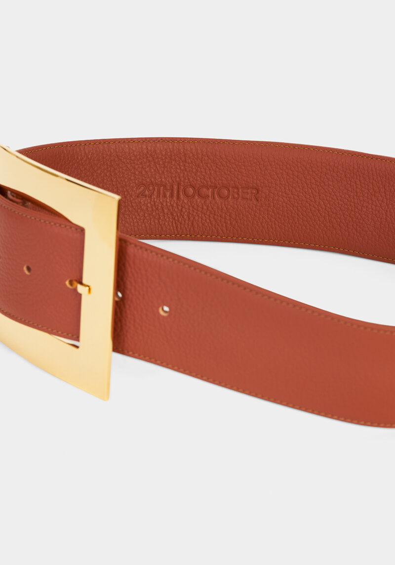 iris-ceinture-cuir-cognac-design-élégant-intemporel-luxe