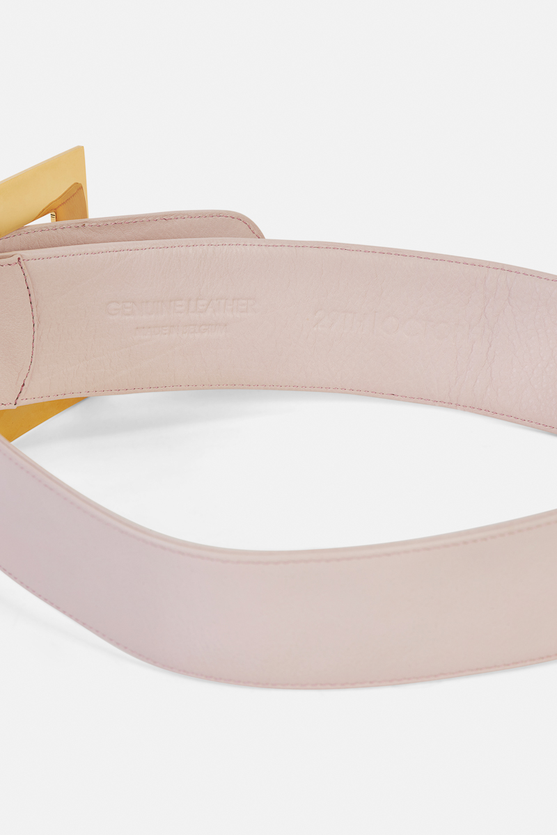 iris-ceinture-cuir-noir-design-élégant-intemporel-artisan