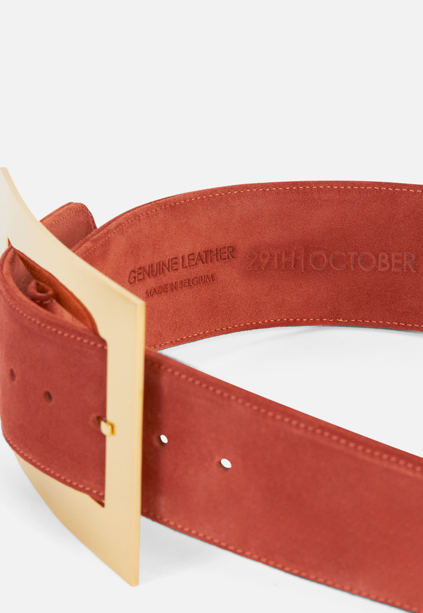 iris-ceinture-cuir-rust-design-élégant-intemporel-artisan